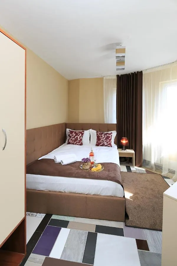 Hotel The White House 플로브디프