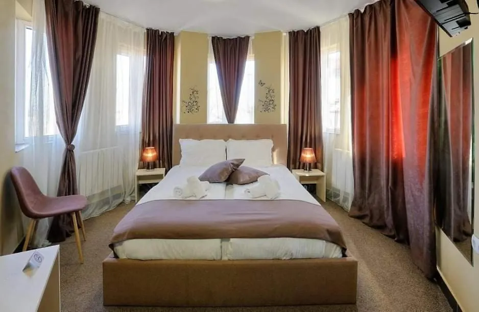 Hotel The White House 플로브디프 2*,